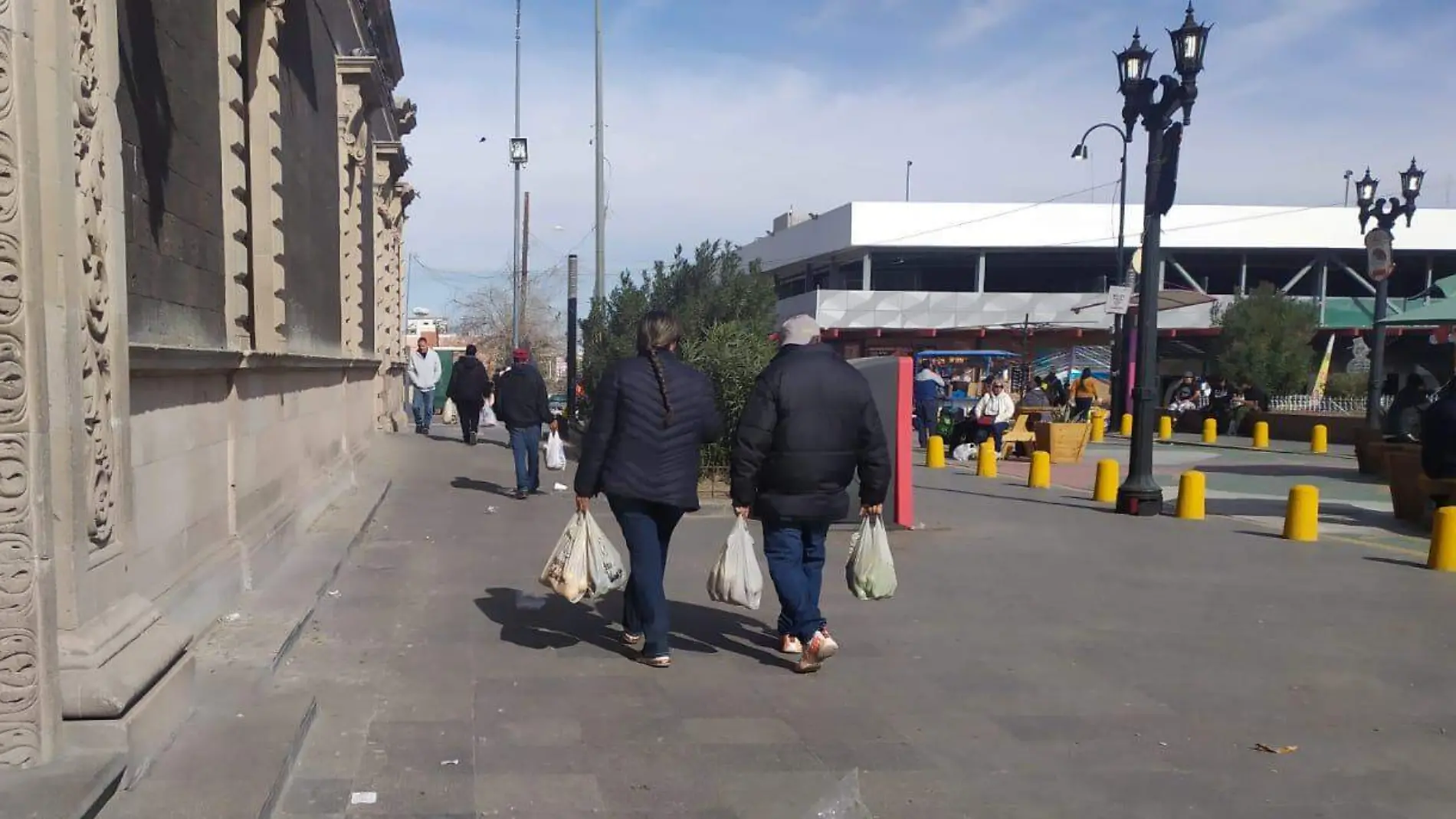 Juarenses acuden a hacer su despensa al centro